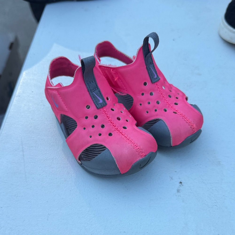 Nike Kids Water Shoes in Pink and Gray